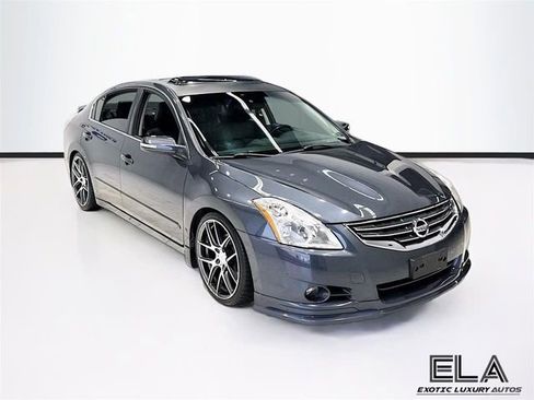 Used 2012 Nissan Altima 3.5 SR w/ Sport Pkg image 2