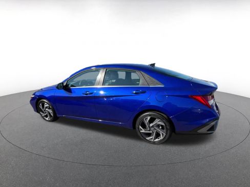 Used 2025 Hyundai Elantra SEL image 10