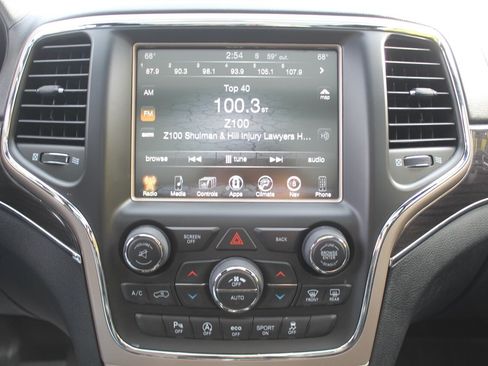 Used 2017 Jeep Grand Cherokee Overland AWD/4WD image 7