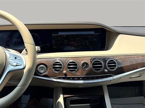 Used 2018 Mercedes-Benz S 560 Sedan image 18