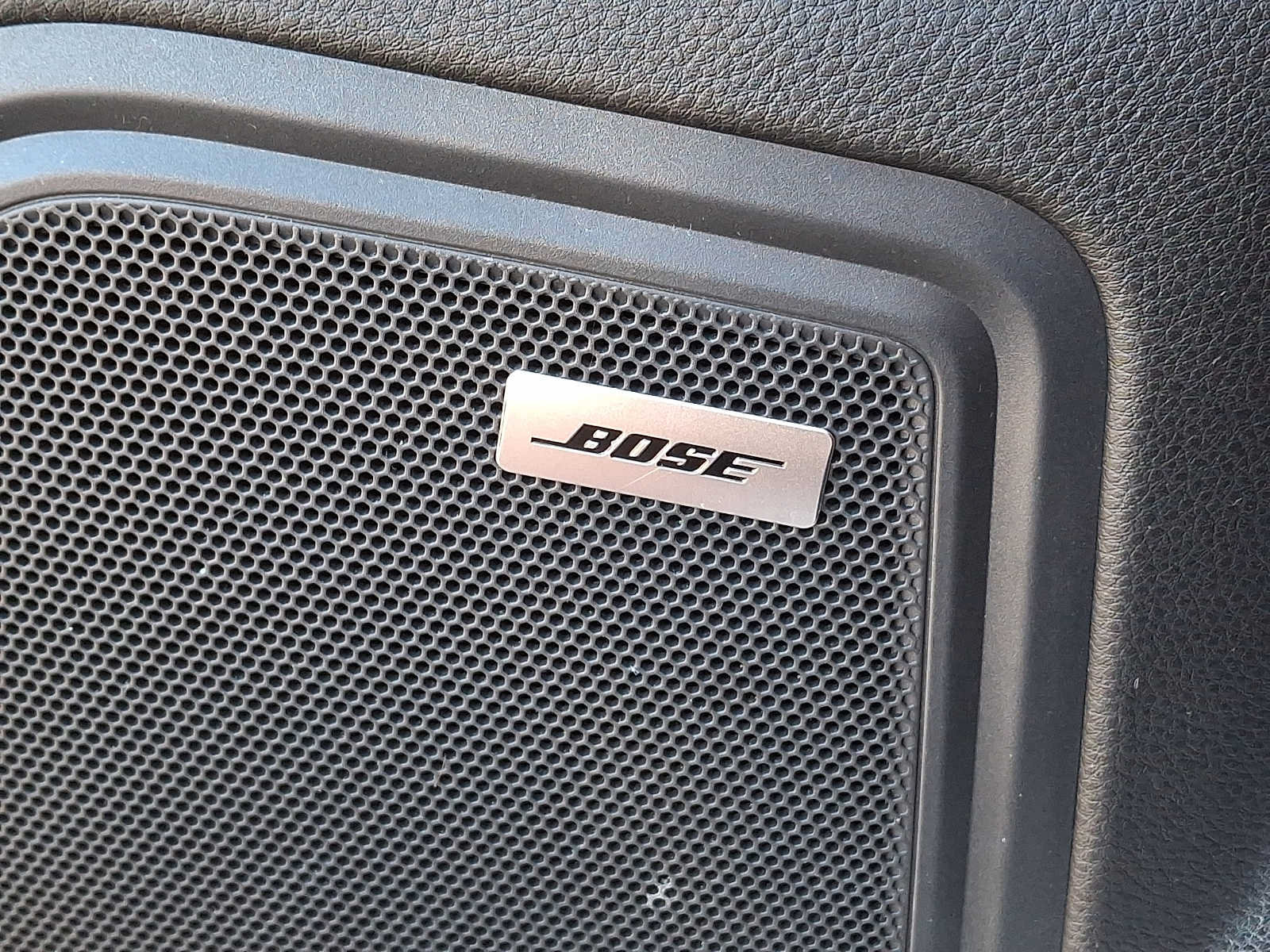 Used 2024 Porsche Macan AWD/4WD image 24
