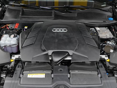 Used 2019 Audi Q8 Premium Plus w/ Premium Plus AWD/4WD image 30
