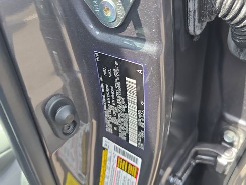 Used 2023 Toyota Highlander XLE image 35