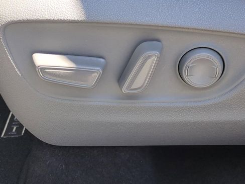 Used 2024 Toyota Highlander XLE image 27