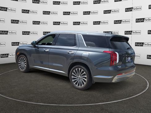 Used 2023 Hyundai Palisade Calligraphy w/ Winter Package FWD image 4