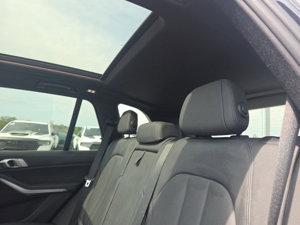 Used 2020 BMW X5 xDrive40i w/ Convenience Package AWD/4WD image 12