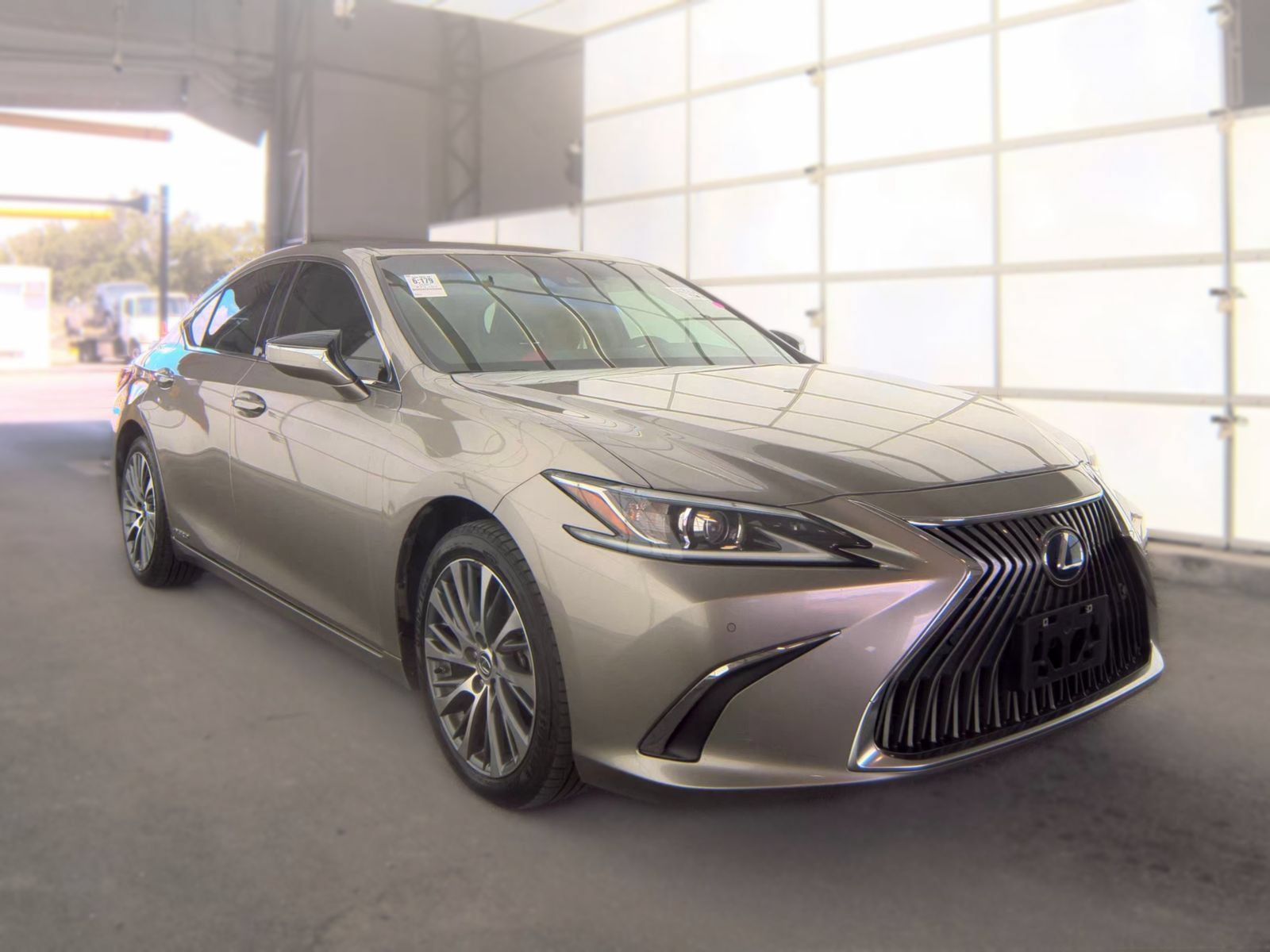 Used 2021 Lexus ES 300h w/ Premium Package FWD image 4