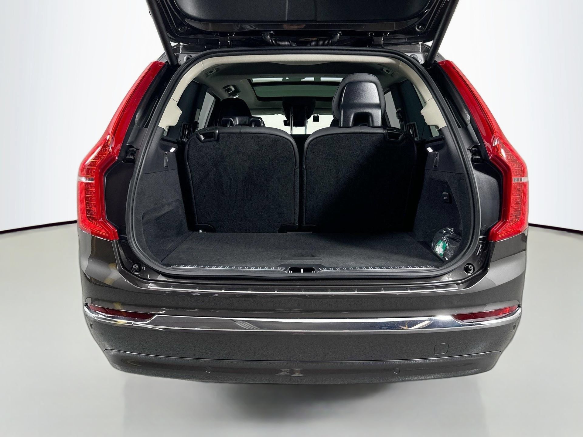 Certified 2025 Volvo XC90 T8 Plus w/ Protection Package Premier AWD/4WD image 20
