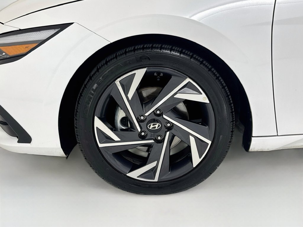 Used 2024 Hyundai Elantra Limited FWD image 32
