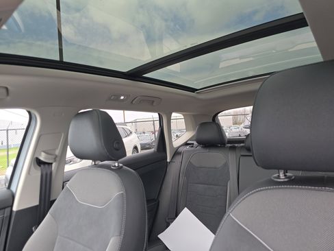 New 2026 Volkswagen Taos SE FWD image 9