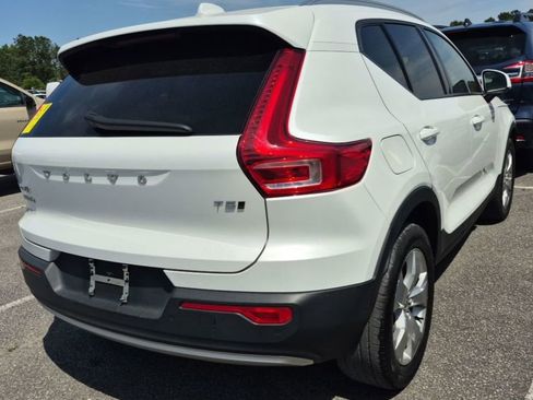 Used 2022 Volvo XC40 T5 Momentum AWD/4WD image 3