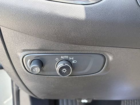Used 2023 Chevrolet Equinox LT FWD image 22