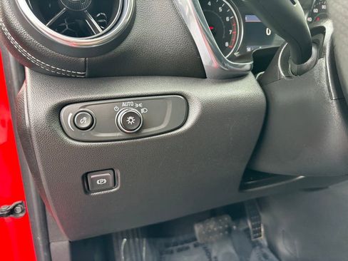 Used 2025 Chevrolet Blazer LT image 13