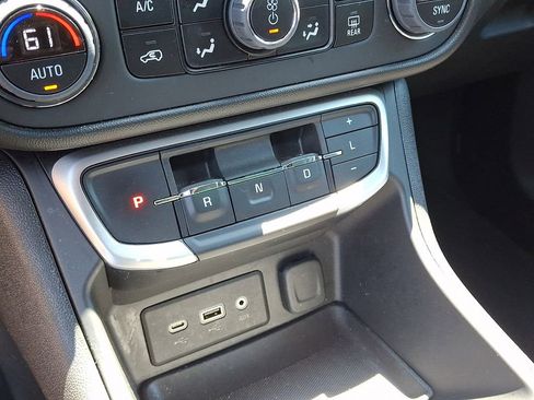 Used 2023 GMC Terrain SLE w/ Driver Convenience Package AWD/4WD image 14