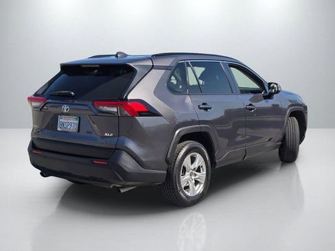 Used 2020 Toyota RAV4 XLE w/ Carpet Mat Package FWD image 4