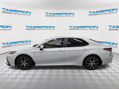 Used 2024 Toyota Camry SE FWD image 2
