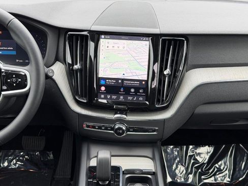 Certified 2025 Volvo XC60 B5 Plus w/ Climate Package AWD/4WD image 14