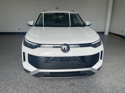 New 2026 Volkswagen Tiguan SE image 8