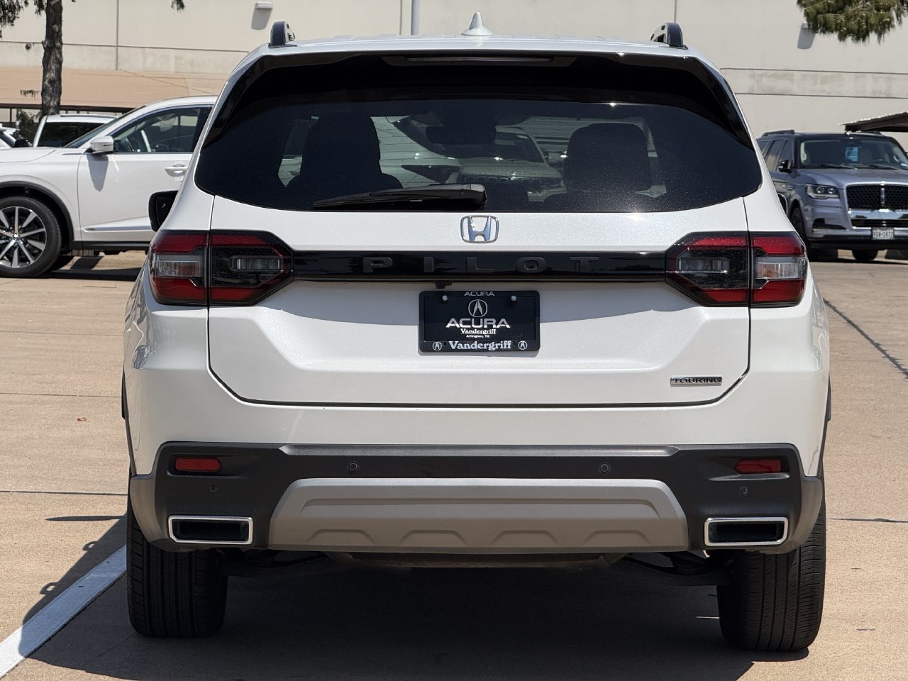 Used 2023 Honda Pilot Touring image 5