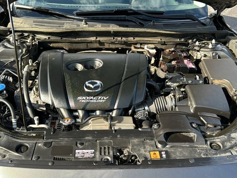 Used 2018 MAZDA MAZDA3 Sport w/ Preferred Equipment Package FWD image 34