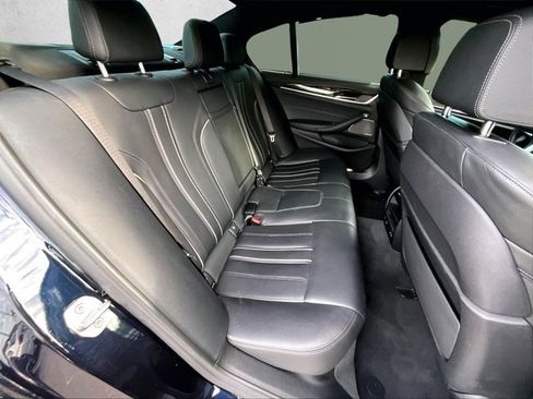 Used 2022 BMW M550i xDrive w/ Executive Package image 26