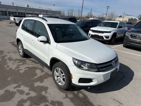 Used 2017 Volkswagen Tiguan S image 19