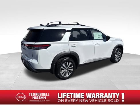 New 2026 Nissan Pathfinder SL image 6
