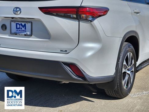 Used 2022 Toyota Highlander XLE image 14