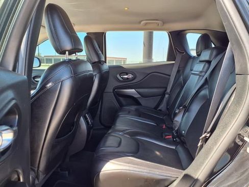 Used 2019 Jeep Cherokee Latitude Plus image 13