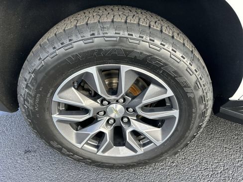 Used 2021 Chevrolet Tahoe LT w/ LT Signature Package AWD/4WD image 9