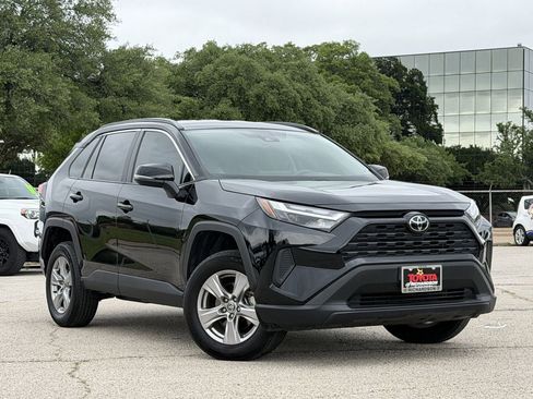 Used 2025 Toyota RAV4 XLE image 2