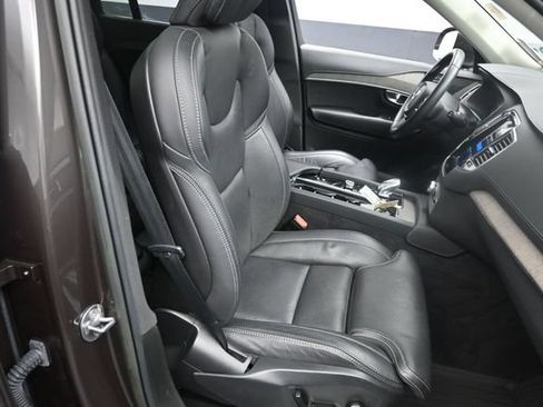 Certified 2023 Volvo XC90 B6 Ultimate w/ Protection Package Premier AWD/4WD image 31