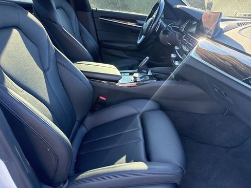 Used 2018 BMW 530i xDrive 530i xDrive image 25