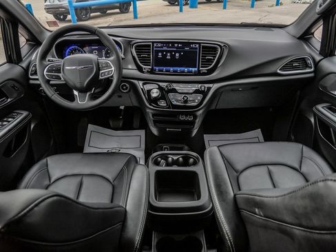 Used 2025 Chrysler Pacifica Select FWD image 63