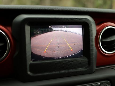 Used 2021 Jeep Wrangler Unlimited Rubicon w/ Cold Weather Group image 16