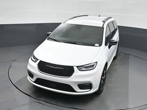 New 2026 Chrysler Pacifica Select image 35