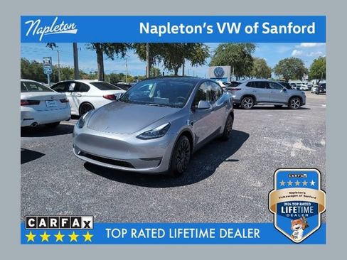 Used 2024 Tesla Model Y Long Range AWD/4WD image 1