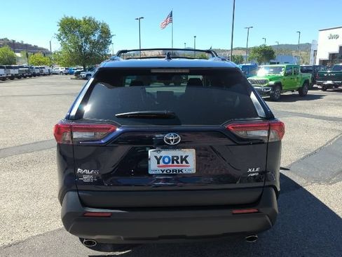 Used 2022 Toyota RAV4 XLE Premium AWD/4WD image 5