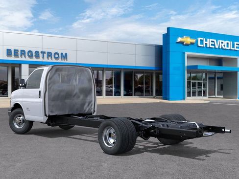 New 2025 Chevrolet Express 3500 image 3
