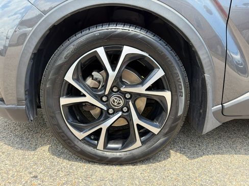 Used 2020 Toyota C-HR XLE FWD image 36