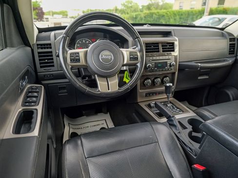 Used 2011 Jeep Liberty Limited w/ Chrome Accents Group AWD/4WD image 38