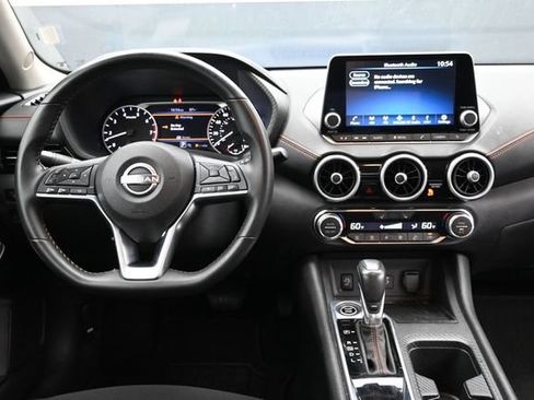 Used 2025 Nissan Sentra SR FWD image 9