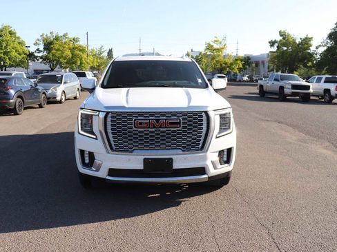 Used 2022 GMC Yukon XL Denali AWD/4WD image 2