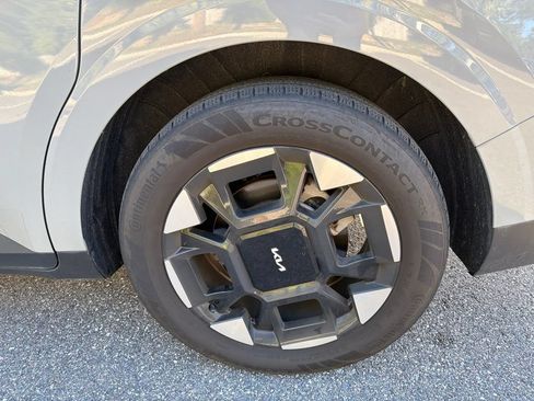 Certified 2025 Kia Carnival EX FWD image 28