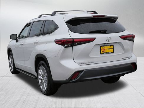 Used 2023 Toyota Highlander Limited image 6