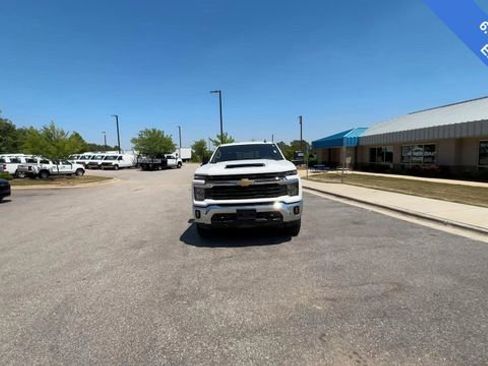 Used 2025 Chevrolet Silverado 3500 LT w/ Convenience Package AWD/4WD image 8