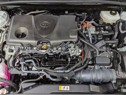 Used 2025 Toyota Camry LE image 32