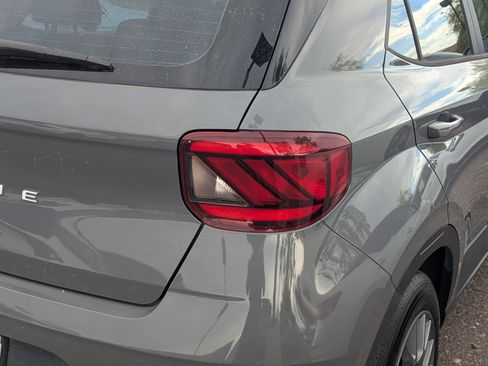 Used 2020 Hyundai Venue SE image 10