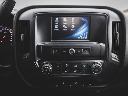 Used 2018 Chevrolet Silverado 1500 Custom w/ Custom Value Package image 4