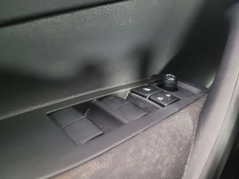 Used 2021 Toyota Corolla LE FWD image 27